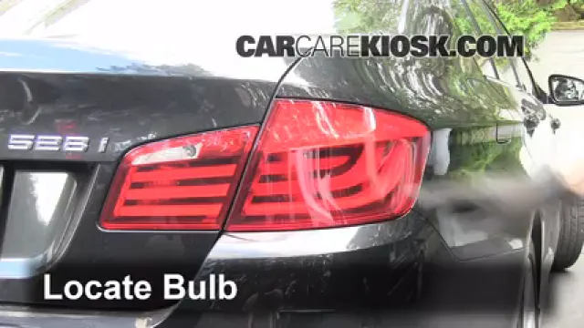 2012 BMW 528i xDrive 2.0L 4 Cyl. Turbo Éclairage Feu clignotant arrière (remplacer l'ampoule)
